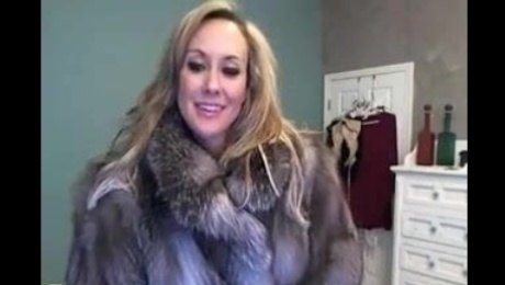 Milf Pornstar In Fur Toys On Cam