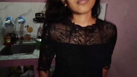 Landlord wants to fuck her tight pussy on exchange of rent. MAKAN MALIK NE KIRAYE K BADLE KYA MANG LIYA!